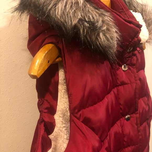 Quilted puffer vest w Sherpa lining throughout vest/hood - Picture 4 of 12